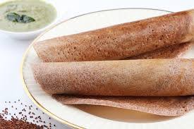 மொச்சை பயிறு, கொண்டைக்கடலை, கொள்ளு, காராமணி இவைகளை கழுவி இரவே ஊற வைக்க வேண்டும். உளுந்து, அரிசியை 2 மணி நேரம் ஊற வைக்கவும். வெங்காயம், ப.மிளகாய், கறிவேப்பிலையை பொடியாக நறுக்கி கொள்ளவும்.