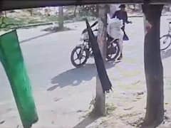 अम्बेडकर नगर: मनचलों ने सरेराह छात्रा का खींचा दुपट्टा, पीछे से बाइक ने कुचला सिर, मौके पर मौत