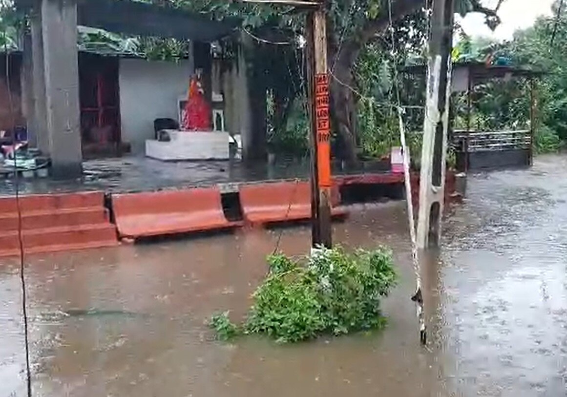 Rain: દુધમતીનું નદીનું રૌદ્ર રૂપ, બે કાંઠે વહેતા દાહોદના મંદિરોમાં પાણી ઘૂસ્યા, જુઓ