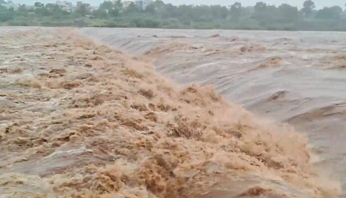 Heavy rain in Chotaudepur Chotaudepur Rain: છોટાઉદેપુરમાં વરસ્યો ધોધમાર વરસાદ, 18 રસ્તાઓ કરાયા બંધ 