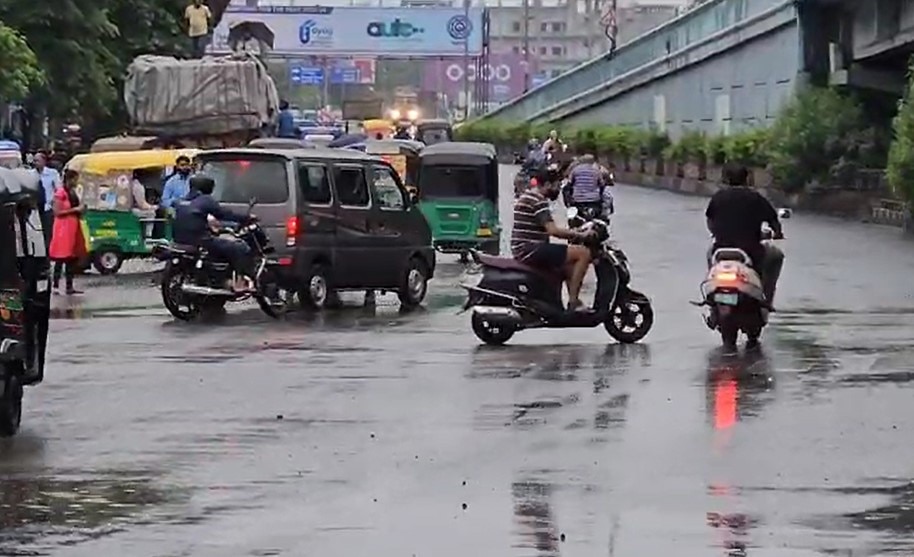 Ahmedabad Rain: અમદાવાદમાં વહેલી સવારથી વરસાદ, જાણો છેલ્લા 24 કલાકનો આંકડો