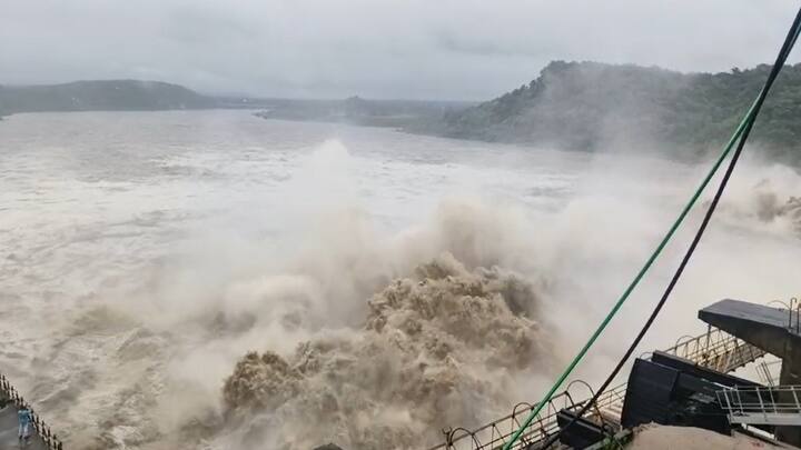 જેમાં લુણાવાડા તાલુકાના 64 ગામો, ખાનપુર તાલુકાના 16 ગામો અને કડાણા તાલુકાના 27 ગામો એલર્ટ પર છે, કુલ કુલ 107 ગામોને એલર્ટ કરાયા છે.