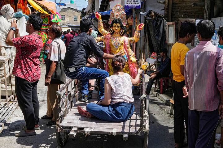 ঋগ্বেদে যে ত্বষ্টাকে পৃথিবীর স্রষ্টা বলা হয়েছে, সেই ভাবনা অনুসৃত হয়েছে পুরাণেও। অবশ্য বায়ু পুরাণে ত্বষ্টার পরিবর্তে বিশ্বকর্মা নামেই এই জগতস্রষ্টা প্রজাপতিকে সম্বোধন করা হয়েছে। বিশ্ব সৃষ্টি করেন বলেই বিশ্বকর্মা।