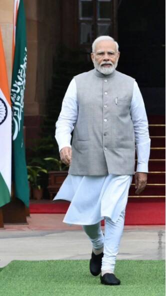 PM મોદીના જીવન પર બની છે આ 5 ફિલ્મો