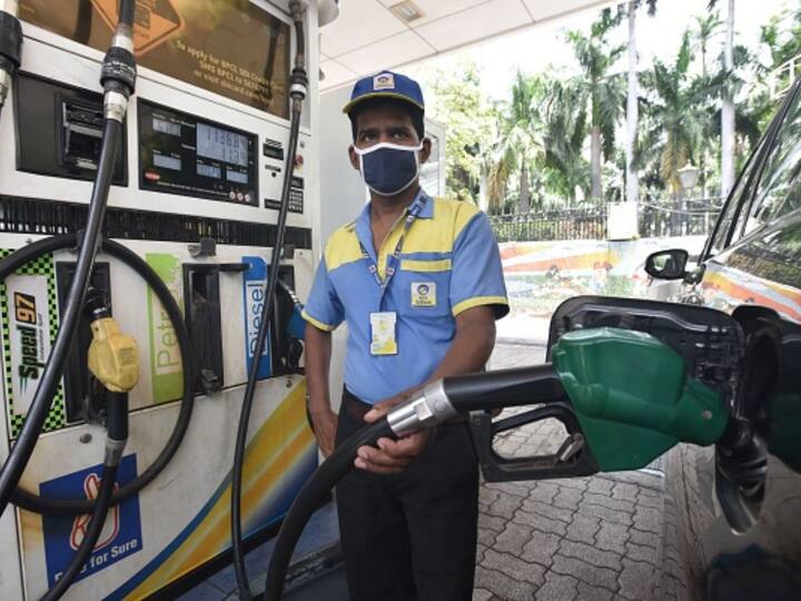Diesel Consumption Declines By 5.8% In First Half Of September, Petrol Sales Inch Up 1.2% On YoY Basis Diesel Consumption Declines By 5.8% In First Half Of September, Petrol Sales Inch Up 1.2% On YoY Basis