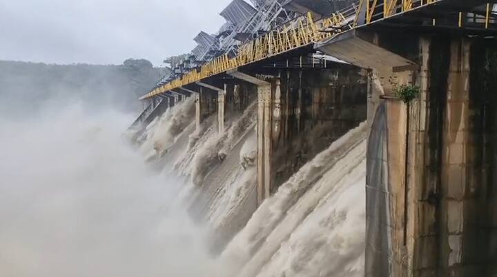 હવે કડાણા ડેમમાંથી સાડા ચાર લાખ ક્યૂસેક પાણી છોડવામાં આવશે, કડાણા ડેમમાંથી પાણી છોડવામાં આવતા જિલ્લાના કુલ 107 ગામોને એલર્ટ કરાયા.