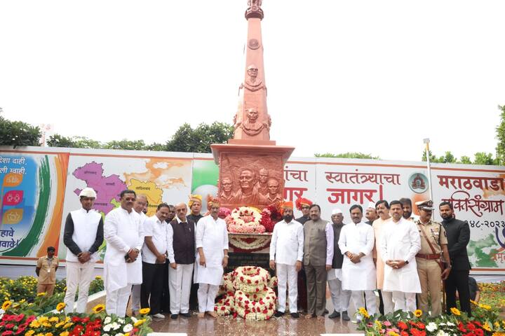 या सोहळ्यास मुख्यमंत्री एकनाथ शिंदे यांच्यासह उपमुख्यमंत्री अजित पवार, केंद्रीय अर्थ राज्यमंत्री डॉ. भागवत कराड, सांस्कृतिक कार्य मंत्री सुधीर मुनगंटीवार, विधान परिषदेचे विरोधी पक्ष नेते अंबादास दानवे उपस्थित होते.