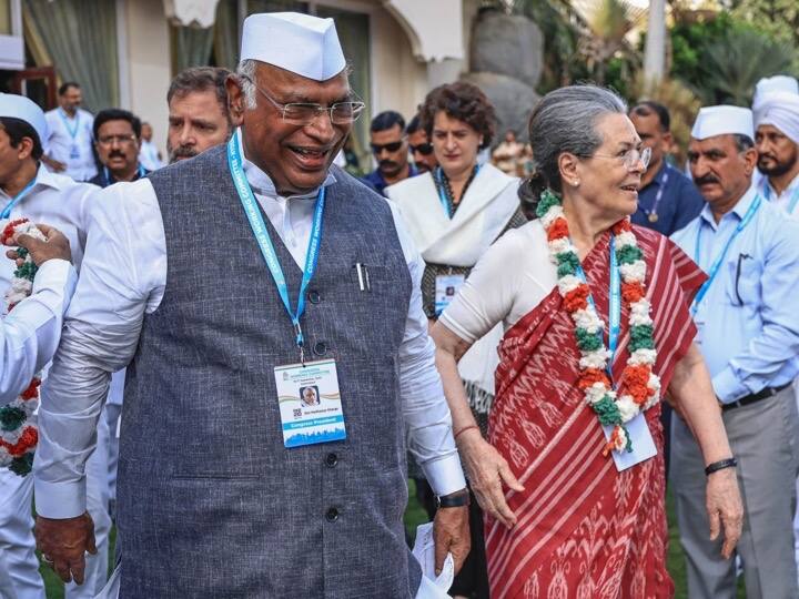 CWC Meeting: सीडब्ल्यूसी बैठक में कांग्रेस की शपथ! मोदी सरकार के खिलाफ बनाई ये खास रणनीति Cwc meeting congress president Mallikarjuna kharge said we will take down bjp from center CWC Meeting: सीडब्ल्यूसी बैठक में कांग्रेस की शपथ! मोदी सरकार के खिलाफ बनाई ये खास रणनीति