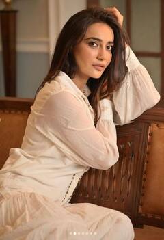 Surbhi Jyoti: ਸੁਰਭੀ ਜੋਤੀ ਨੇ ਦੇਸੀ ਸਟਾਈਲ ਨਾਲ ਫੈਨਜ਼ 'ਚ ਲੁੱਟੀ ਲਾਈਮਲਾਈਟ, ਸੂਟ 'ਚ ਦਿਖੀ ਕਾਫੀ ਸਿੰਪਲ