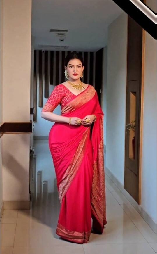 Honey Rose Photo:  હની રોઝ સોશિયલ મીડિયા પર સૌથી વધુ એક્ટિવ સેલિબ્રિટીમાંથી એક છે.