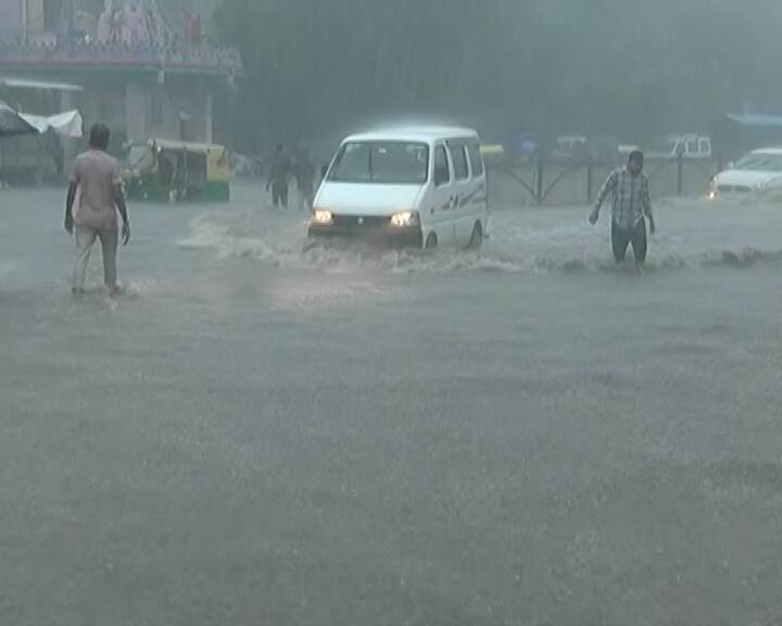 Ahmedabad Rain: Roads in Ahmedabad turned into rivers due to rain, Mitakhali underpass closed Ahmedabad Rain: વરસાદથી અમદાવાદના રોડ રસ્તા નદીમાં ફેરવાયા, મીઠાખળી અંડરપાસ કરાયો બંધ