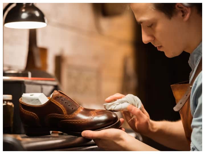 Clean genuine leather shoes with these easy tips, इन आसान टिप्स से करें असली लेदर के जूते की सफाई, चमक जाएगा नए जैसा