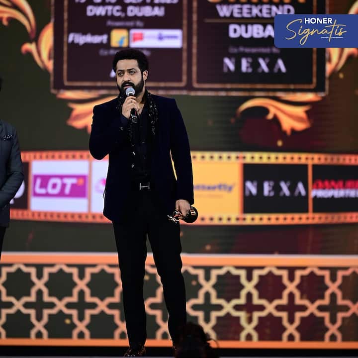 At the SIIMA 2023 event, Jonita Gandhi, Keerthy Suresh, and Shruti Hassan all walked the red carpet.