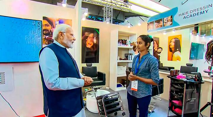 पीएम ने अपने जन्मदिन के मौके पर पीएम विश्वकर्मा पोर्टल का शुभारंभ किया है. इस पर कारीगरों का बायोमेट्रिक सिस्टम के साथ निःशुल्क रजिस्ट्रेशन कराया जाएगा.