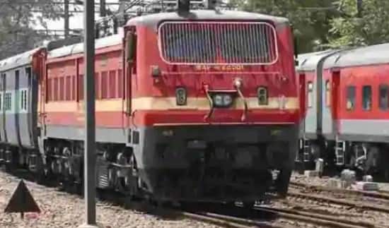 Ektanagar Pratapnagar MEMU train canceled till September 23 due to rain Gujarat Rain: વરસાદના કારણે એકતાનગર-પ્રતાપનગર મેમુ ટ્રેન આ તારીખ સુધી કરાઈ રદ્
