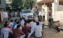 Latur : छावा संघटनेनं अडवला मंत्री संजय बनसोडेंचा ताफा, मराठवाड्यात दुष्काळ जाहीर करण्याची मागणी