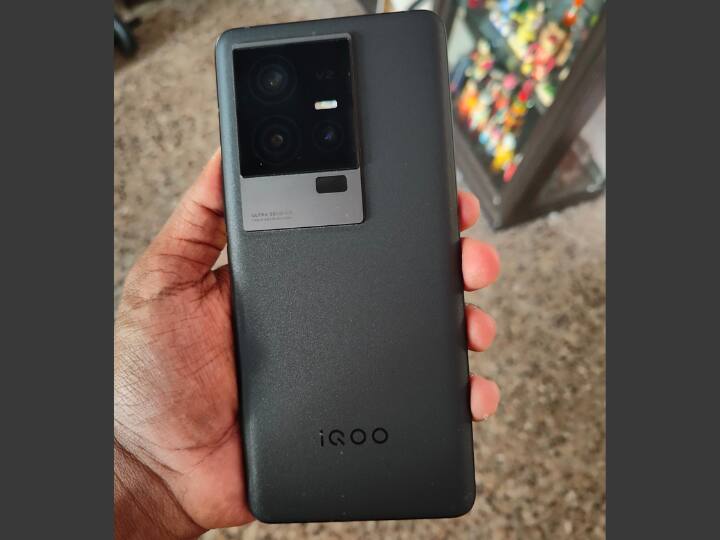 नए iPhone 15 सीरीज में अपग्रेड करने पर iQoo 11 यूजर्स 22,000 रुपये तक की ट्रेड-इन वैल्यू प्राप्त कर सकते हैं.