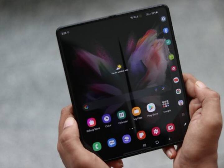 नई iPhone 15 सीरीज खरीदते समय Samsung Galaxy Z Fold 3 पर एप्पल 23,000 रुपये तक की ट्रेड-इन मूल्य दे रहा है.