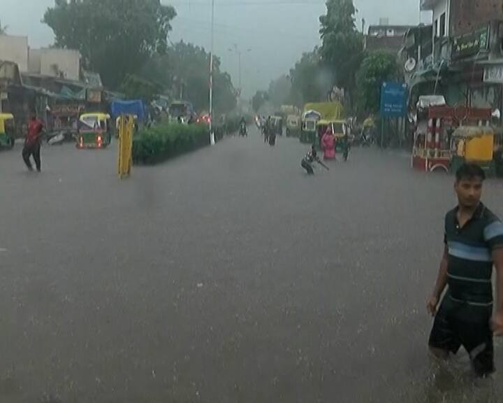 Gujarat Rain Update: અમદાવાદમાં મેઘરાજાની ધમાકેદાર એન્ટ્રી, અનેક વિસ્તાર જળમગ્ન, આ રસ્તા થયા બ્લોક