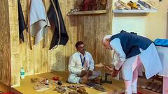 IN Pics: बर्थडे पर पीएम मोदी का दिखा खास अंदाज; कुम्हार, महिला टेलर, नाव बनाने वाले, लोहे का काम करने वालों से की मुलाकात