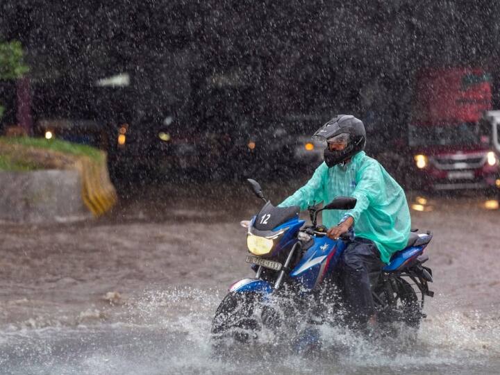 Weather Update Today heavy rain 17 September 2023 in Delhi even today IMD Forecast Weather Update Today: दिल्ली में आज भी हो सकती है झमाझम बारिश, जानें अगले 2 दिनों तक कैसा रहेगा मौसम
