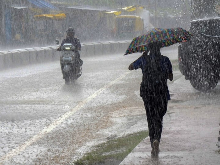 Weather Forecast IMD Update Heavy Rainfall Gujarat Red Alert For MP Rajasthan Weather Forecast: गुजरात में भारी बारिश की चेतावनी, मध्य प्रदेश में 'रेड अलर्ट', जानें कैसा रहेगा आपके इलाके में मौसम का हाल