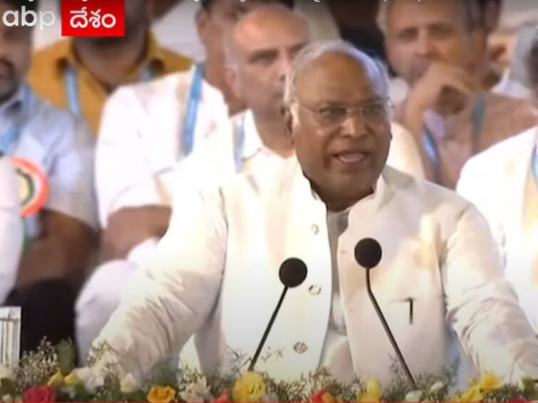 PM Modi not given Jobs, black money not brought back from abroad: Mallikarjun Kharge criticizes Mallikarjun Kharge: ఉద్యోగాలు ఇవ్వలేదు, విదేశాల నుంచి నల్లధనం వెనక్కి తీసుకురాలేదు: ప్రధాని మోదీపై ఖర్గే విమర్శలు