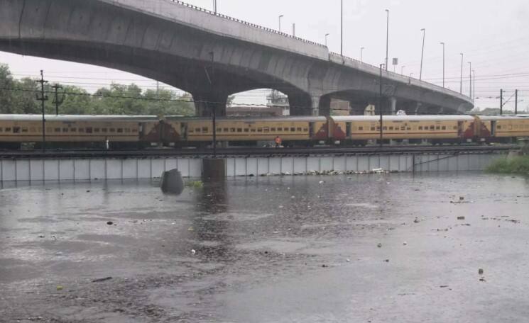 These trains have been canceled due to rain in the state, check the list before leaving home Train Cancelled: રાજ્યમાં વરસાદથી આ ટ્રેનો કરાઈ રદ્દ, ઘરેથી નીકળતા પહેલા જોઈ લો લિસ્ટ