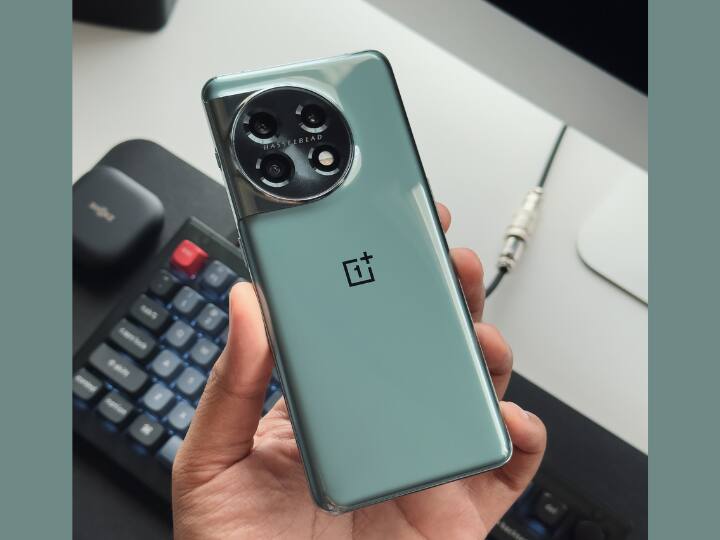 नई iPhone 15 सीरीज में अपग्रेड करने पर वनप्लस 11 यूजर्स 25,000 रुपये तक की ट्रेड-इन वैल्यू प्राप्त कर सकते हैं.