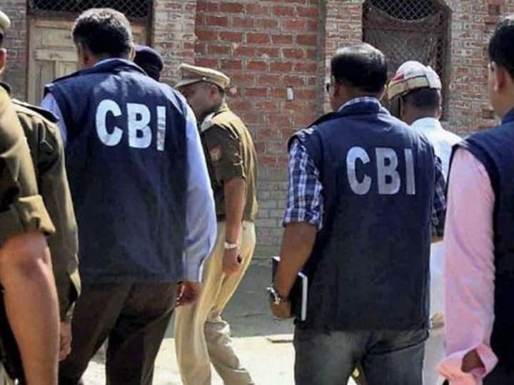 CBI arrested Seven including private company owner in bribery case रिश्वतखोरी के मामले प्राइवेट कंपनी के मालिक समेत सात गिरफ्तार, टेंडर हासिल करने की रची थी साजिश 