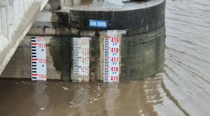 Rain Update: ગુજરાતમાં છેલ્લા 24 કલાકમાં ભારે વરસાદ ખાબકી રહ્યો છે, આ કારણે ફરી એકવાર રાજ્યના મોટાભાગના ડેમો, જળાશયો અને તળાવો ફૂલ થઇ જવાની સ્થિતિ પેદા થઇ છે.