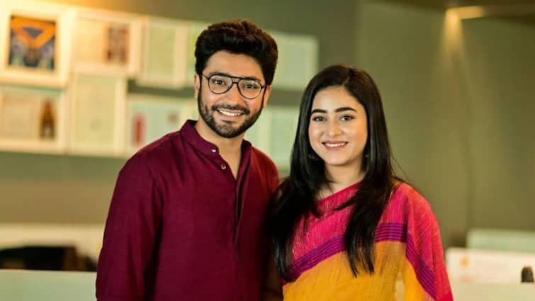 Gaurav-Riddhima: Actor Gaurav Chakraborty and Riddhima Ghosh named their child as Dheer, know in details Gaurav-Riddhima: শুভেচ্ছার বন্যায় ভাসছেন গৌরব-ঋদ্ধিমা, কী নাম রাখলেন নবজাতকের?