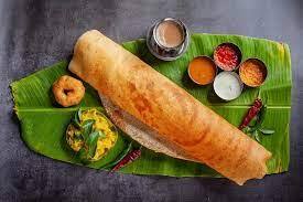 வேர்க்கடலையை தவிர மற்ற பருப்புகளை 2 மணி நேரம் ஊற வைக்கவும். வேர்க்கடலையை சிவக்க வறுத்து ரவை போல பொடித்து கொள்ளவும்.