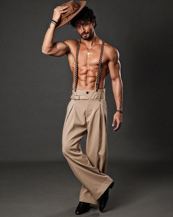 టైగర్ ష్రాఫ్ తన లేటెస్ట్ ఫొటోలు ఇన్‌స్టాగ్రామ్‌లో షేర్ చేశారు.