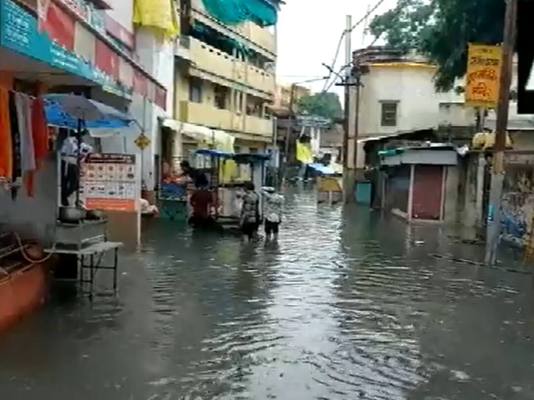 Waterlogging In Parts Of MP As Rain Batters State, IMD Issues Red Alert. CM Reviews Situation — Top Points Madhya Pradesh Rains Waterlogging IMD Issues Red Alert CM Shivraj Singh Chouhan Reviews Situation Indore Ujjain Waterlogging In Parts Of MP As Rain Batters State, IMD Issues Red Alert. CM Reviews Situation — Top Points