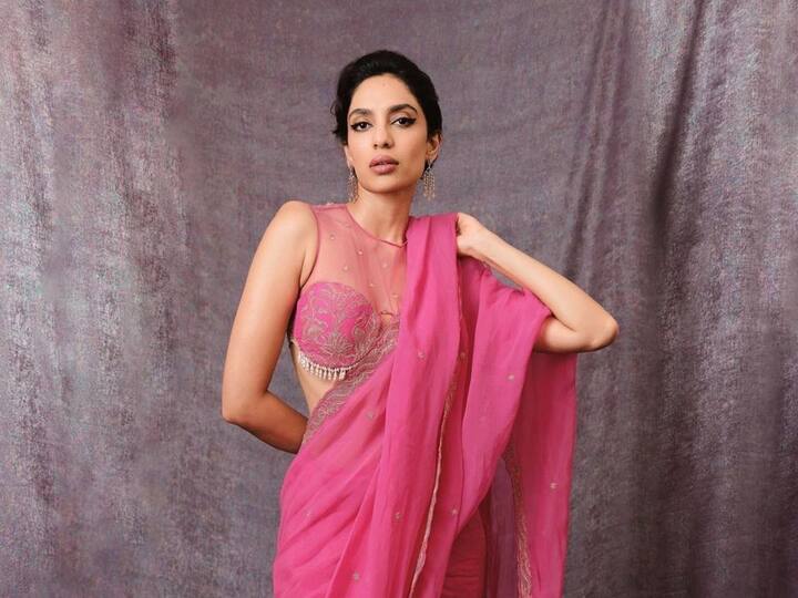 Sobhita Dhulipala's most recent look exudes grace as she wears a gorgeous rani pink saree.