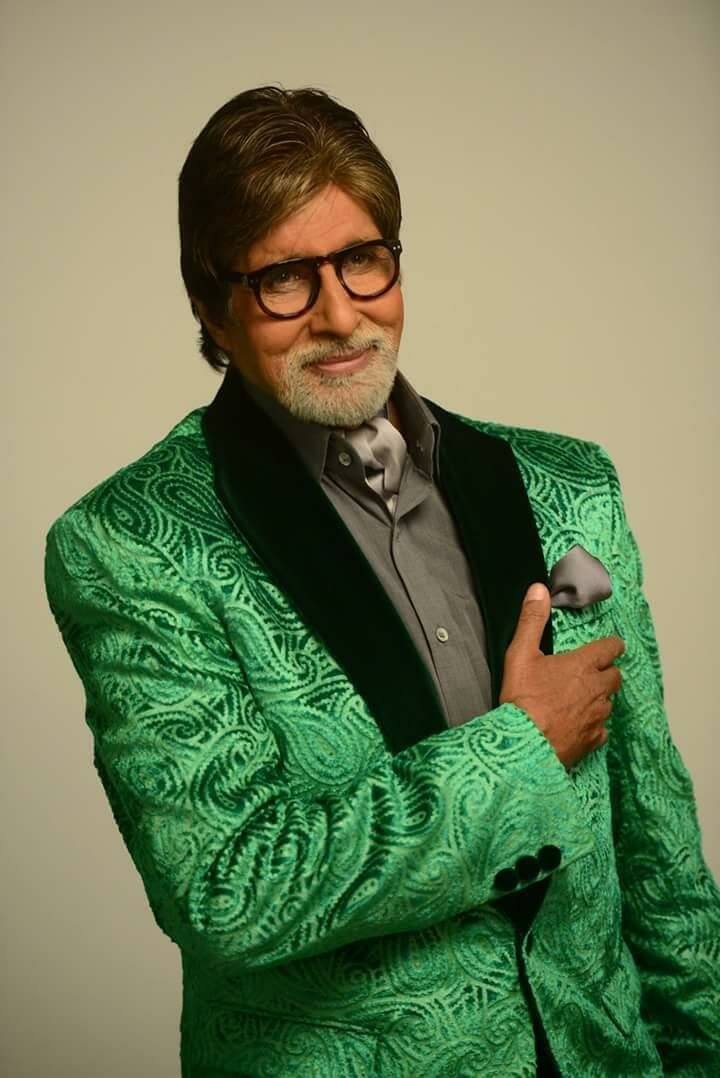 दरअसल अमिताभ बच्चन को जब कामयाबी मिलनी शुरू हुई थी उस वक्त तक राजेश खन्ना स्टारडम के शिखर पर पहुंच चुके थे. राजेश खन्ना ना सिर्फ उस वक्त तक बॉलीवुड के मेगा स्टार बन चुके थे बल्कि 15 लगातार हिट फिल्मों के रिकॉर्ड के साथ एकछत्र राज कायम कर चुके थे. हालांकि उनकी एक खराब आदत की वजह से बहुत से लोगों को दिक्कत भी होती थी. दरअसल राजेश खन्ना हमेशा शूटिंग के लिए थोड़ी बहुत नहीं बल्कि घंटों की देरी से आते थे.