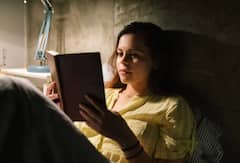 Benefits Of Reading Book : झोपण्यापूर्वी पुस्तक वाचण्याचे 'हे' फायदे तुम्हाला माहीत आहेत का? पाहा