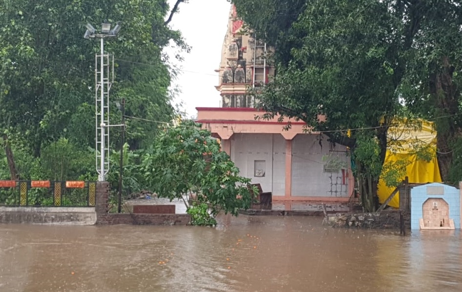 Rain: દુધમતીનું નદીનું રૌદ્ર રૂપ, બે કાંઠે વહેતા દાહોદના મંદિરોમાં પાણી ઘૂસ્યા, જુઓ