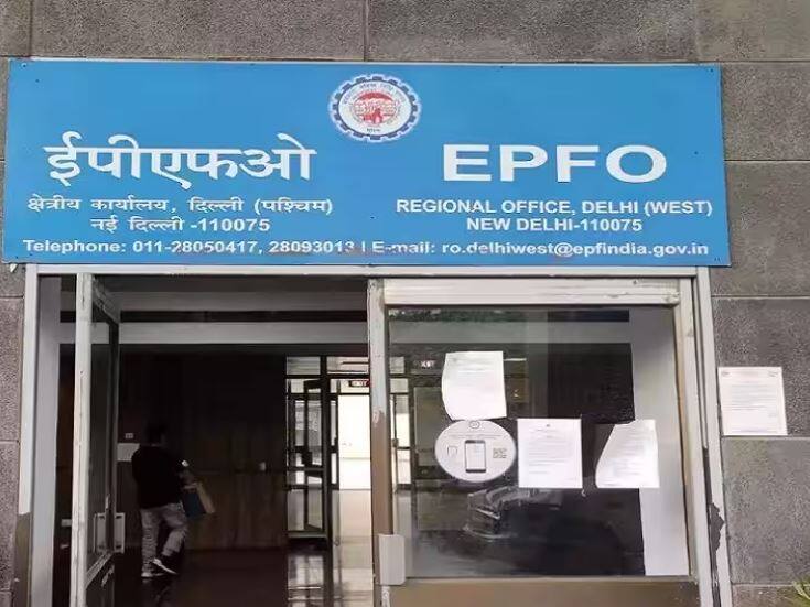 interest rate on pf may reduce in future due to deficit of epfo says a recent report EPF Interest Rate: ਪ੍ਰਾਈਵੇਟ ਸੈਕਟਰ ਚ ਕੰਮ ਕਰਨ ਵਾਲੇ ਕਰੋੜਾਂ ਲੋਕਾਂ ਨੂੰ ਝਟਕਾ, ਘੱਟ ਹੋ ਸਕਦਾ ਹੈ PF ਦਾ ਵਿਆਜ