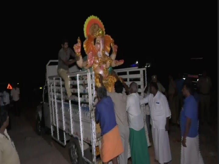 Vinayagar Chaturthi: நீதிமன்ற உத்தரவுக்கு பின்னும் கெடுபிடி: தீக்குளிக்க முயன்ற தொழிலாளி: விநாயகருக்காக கூடிய இந்து அமைப்பு