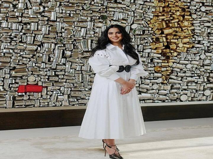 मीडिया रिपोर्ट के मुताबिक ईशा अंबानी की सैलरी हर महीने 35 लाख रुपये है. इसमें dividend profits नहीं शामिल है.