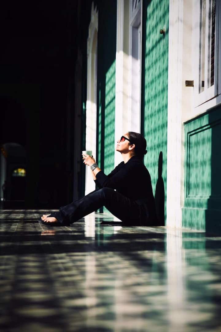 इसके बाद पूजा भट्ट ने साल 2004 में कमबैक किया. एक्ट्रेस ने इस बार एक्टिंग नहीं डायरेक्शन में कदम रखा और फिल्म ‘पाप’ का निर्देशन किया. जो सुपरहिट रही. इसके बाद पूजा ने ‘हॉलिडे’, ‘जिस्म 2’ और ‘कैबरेट’ जैसी फ़िल्में बनाई.