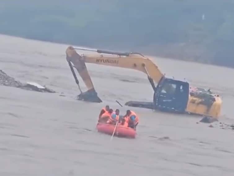 Flooding In Gujarat Due To Heavy Rain, Narmada Dam Water Discharge. 9,600 Shifted To Safety