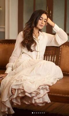 Surbhi Jyoti: ਸੁਰਭੀ ਜੋਤੀ ਨੇ ਦੇਸੀ ਸਟਾਈਲ ਨਾਲ ਫੈਨਜ਼ 'ਚ ਲੁੱਟੀ ਲਾਈਮਲਾਈਟ, ਸੂਟ 'ਚ ਦਿਖੀ ਕਾਫੀ ਸਿੰਪਲ