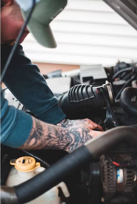 जर तुमच्या गाडीला बॅटरीचा प्राॅब्लेम असेल तर तुम्ही हेडलाइट्स आणि इंडिकेटर बंद ठेवण्याचा प्रयत्न करा.