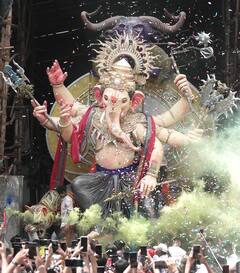 Ganesh Chaturthi 2023: গণেশ চতুর্থীর আগে উৎসবমুখর মুম্বই, সিদ্ধিদাতার পুজোয় সামিল সকলেই
