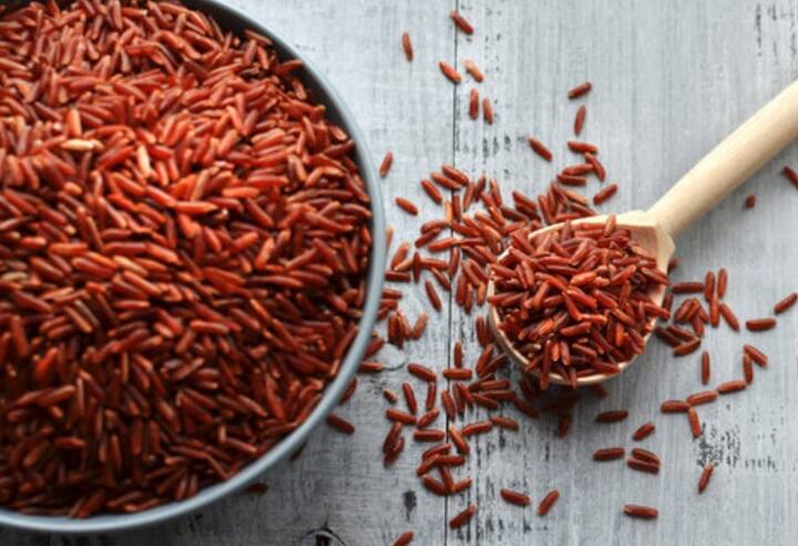 World Most Expensive Rice : ਬਾਸਮਤੀ ਚੌਲਾਂ ਦਾ ਨਾਮ ਤਾਂ ਤੁਸੀਂ ਸਾਰਿਆਂ ਨੇ ਸੁਣਿਆ ਹੀ ਹੋਵੇਗਾ। ਇਹ ਚੌਲਾਂ ਭਾਰਤ ਦੇ ਸਭ ਤੋਂ ਮਹਿੰਗੇ ਚੌਲਾਂ ਵਿੱਚ ਗਿਣਿਆ ਜਾਂਦਾ ਹੈ, ਪਰ ਦੁਨੀਆਂ ਵਿੱਚ ਸਭ ਤੋਂ ਮਹਿੰਗਾ ਚੌਲ ਕੋਈ ਹੋਰ ਹੈ। ਇਹ  ਤਪਦੀ ਗਰਮੀ ਅਤੇ ਰੇਗਿਸਤਾਨੀ ਇਲਾਕਿਆਂ ਵਿੱਚ ਉਗਾਇਆ ਜਾਂਦਾ ਹੈ। ਇਸ ਚੌਲ ਦੀ ਪੈਦਾਵਾਰ ਅਜਿਹੇ ਦੇਸ਼ ਵਿੱਚ ਕੀਤੀ ਜਾਂਦੀ ਹੈ ਜਿਸ ਦਾ ਨਾਮ ਜਾਣ ਕੇ ਤੁਸੀਂ ਵਿਸ਼ਵਾਸ ਕਰੋਗੇ। ਆਓ ਜਾਣਦੇ ਹਾਂ ਇਸ ਖੇਤੀ ਕਿੱਥੇ ਕੀਤੀ ਜਾਂਦੀ ਹੈ ਤੇ ਉਸ ਦੀ ਕੀ ਖ਼ਾਸੀਅਤ ਹੈ...