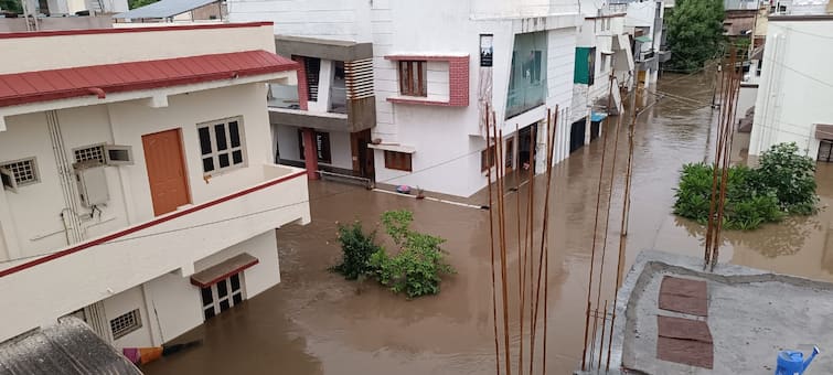 Narmada water wreaks havoc in Bharuch, Several areas of the city were flooded નર્મદાના પાણીએ ભરૂચમાં મચાવી તબાહી, જ્યાં જુઓ ત્યાં પાણી જ પાણી, અનેક વિસ્તારો જળબંબાકાર