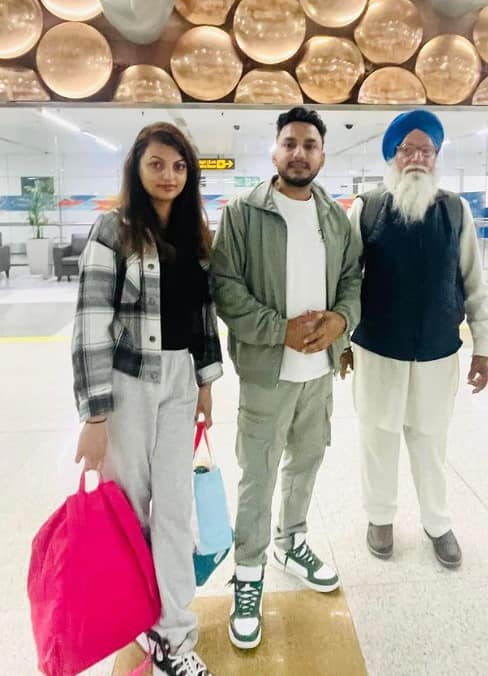 Deep Dhillon: Singer Deep Dhillon is enjoying the colors of Punjab, returning from Canada and spending special moments with his family. Deep Dhillon: Singer Deep Dhillon is enjoying the colors of Punjab, returning from Canada and spending special moments with his family.